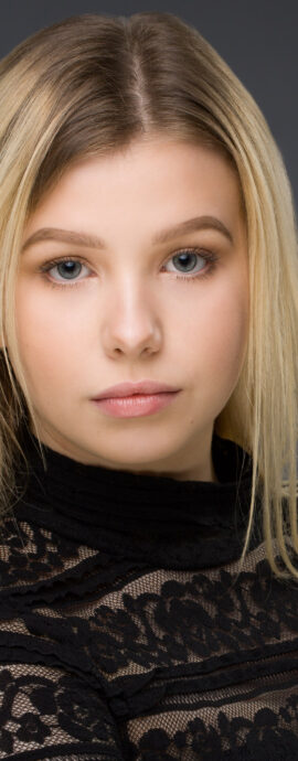 FIona McCallum, JazzArtUK, confidence, confident headshot, connection, head shot, headshot, performer headshot, spotlight headshot, spotlight profile image, strong headshot, studio headshot