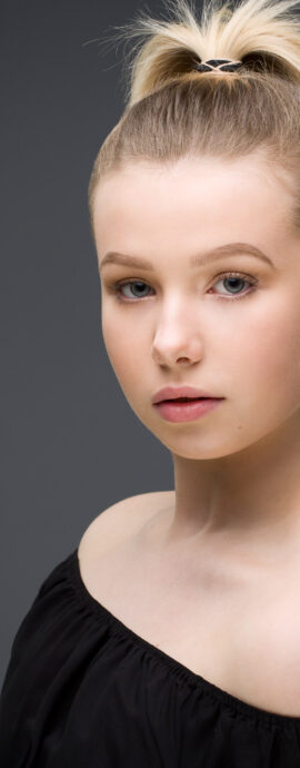 FIona McCallum, JazzArtUK, confidence, confident headshot, connection, head shot, headshot, performer headshot, spotlight headshot, spotlight profile image, strong headshot, studio headshot, vocalist headshot