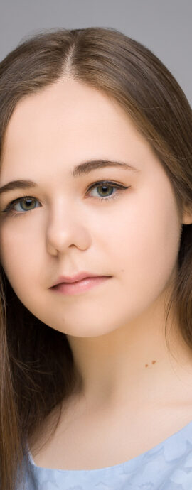 Heather Gourdie, confidence, confident headshot, connection, female headshot, head shot, headshot, performer, performer headshot, spotlight headshot, spotlight profile image, strong headshot, studio headshot