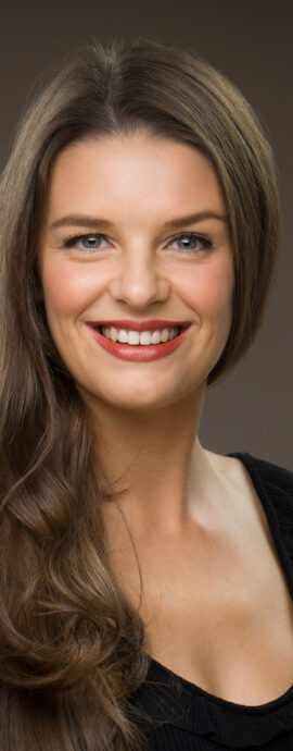 Lisa Brown, SL Talent, confidence, confident headshot, connection, head shot, headshot, performer headshot, singer, spotlight headshot, spotlight profile image, strong headshot, studio headshot, vocalist