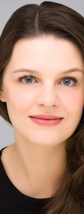 Lisa Brown, SL Talent, confidence, confident headshot, connection, head shot, headshot, performer headshot, singer, spotlight headshot, spotlight profile image, strong headshot, studio headshot, vocalist
